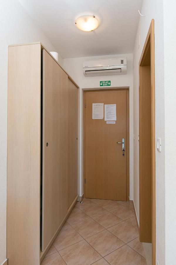 Apartments By The Sea Igrane, Makarska - 20014 Exterior photo